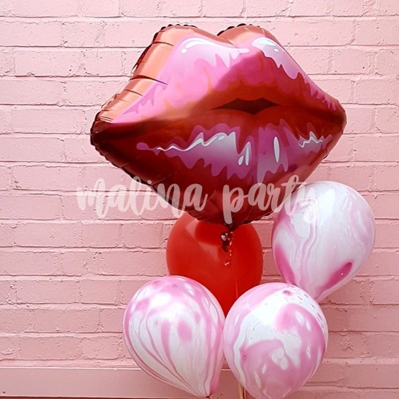 Фонтан из воздушных шаров с гелием Поцелуй