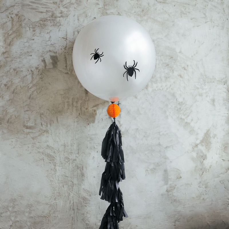 Воздушный шар большой с пауками