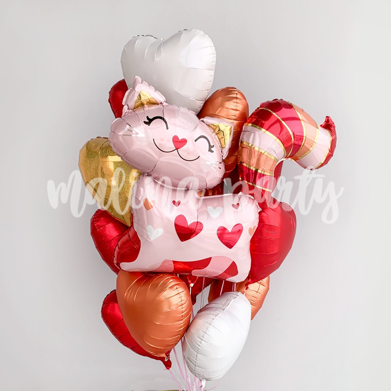 Букет воздушных шаров с гелием Влюбленная кошка и сердца